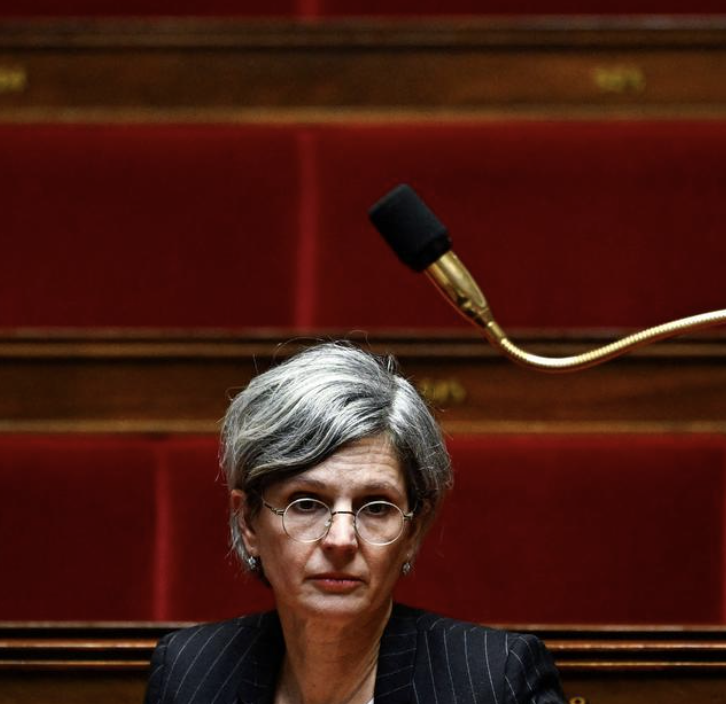 Attaques du RN contre Sandrine Rousseau : notre courrier à Yaël Braun-Pivet
