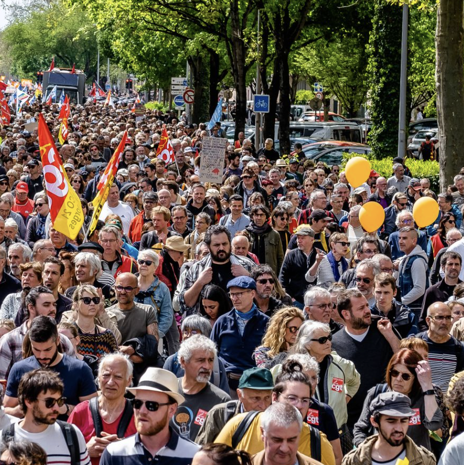 1er mai : Le gouvernement temporise, le groupe Écologiste et Social garantit que tout passage en force aura pour conséquence le dépôt d’une motion de censure